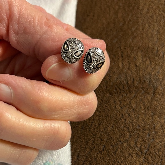 Spiderman Silver Stud Earrings - Picture 7 of 11